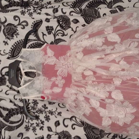 4T Magpie & Mable Layered Floral Embroidered Dress with Red Lining - Picture 2 of 6